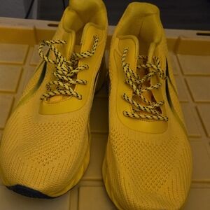 Amazon Essentials Yellow Men's Athletic Running Shoes with Black-Accent Laces